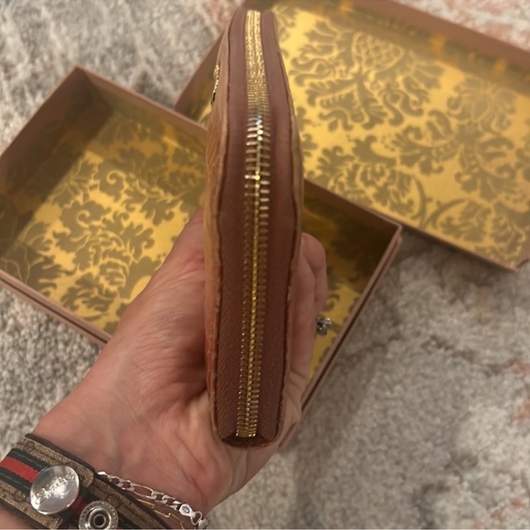 MIU MIU wallet EUC in pink with Box See Photos - Picture 4 of 9